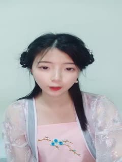 Anh huấn luyện viên cứng ngắt trước 2 em học viên ngực khủng
