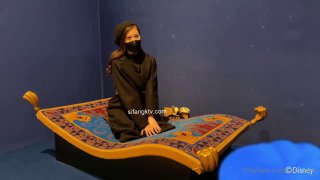 Liếc mắt đưa tình với chú công nhân độc thân