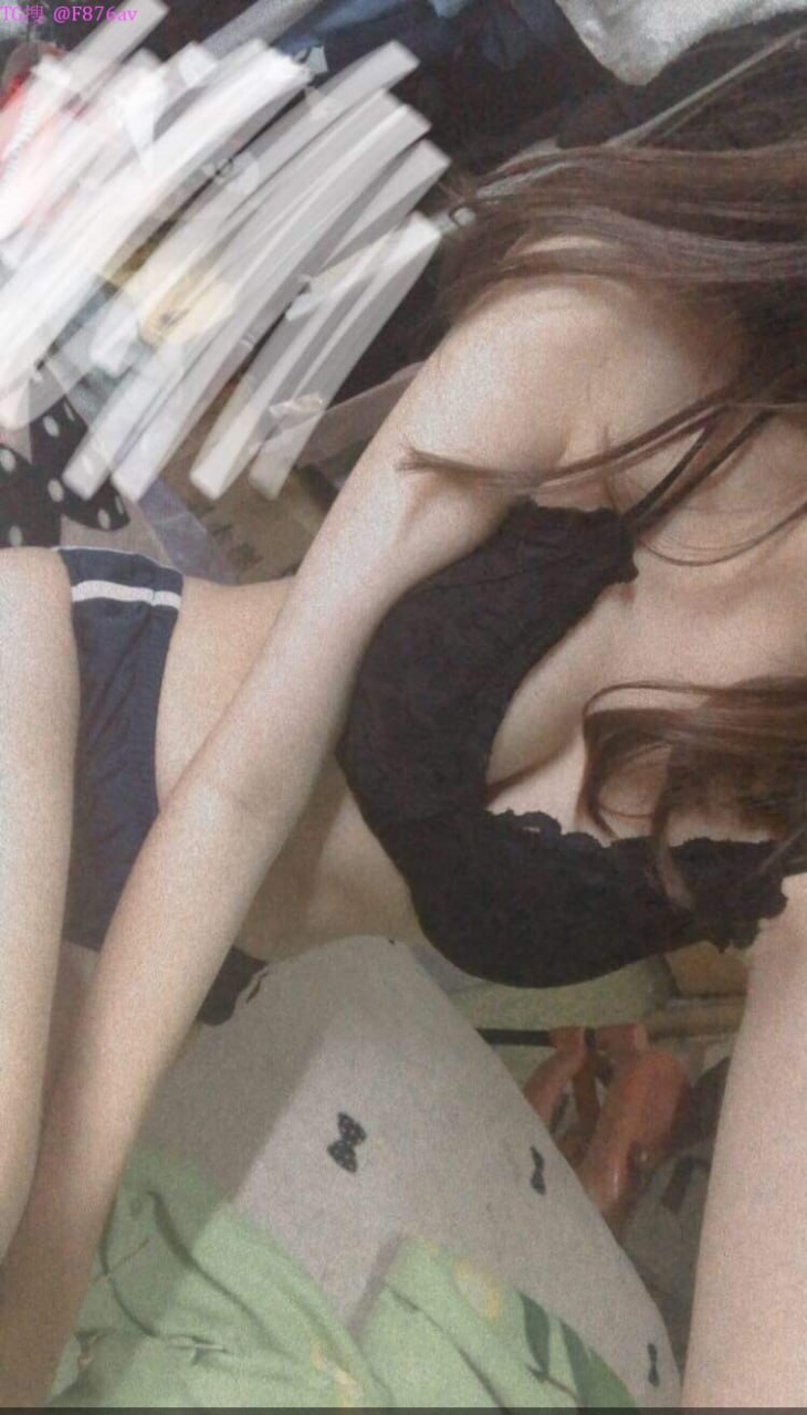 Massage spa Changchun cô gái trẻ đang massage, không chịu nổi, mông to vặn vẹo, con cặc to vào
