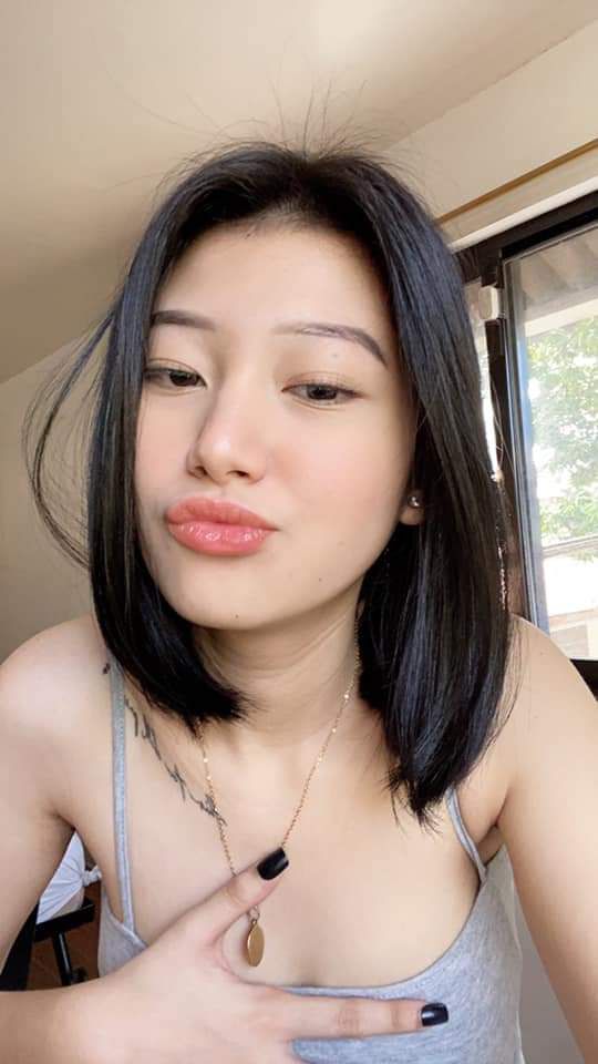 Gái xinh đeo kính bú buồi cho bạn trai cực chuyên nghiệp